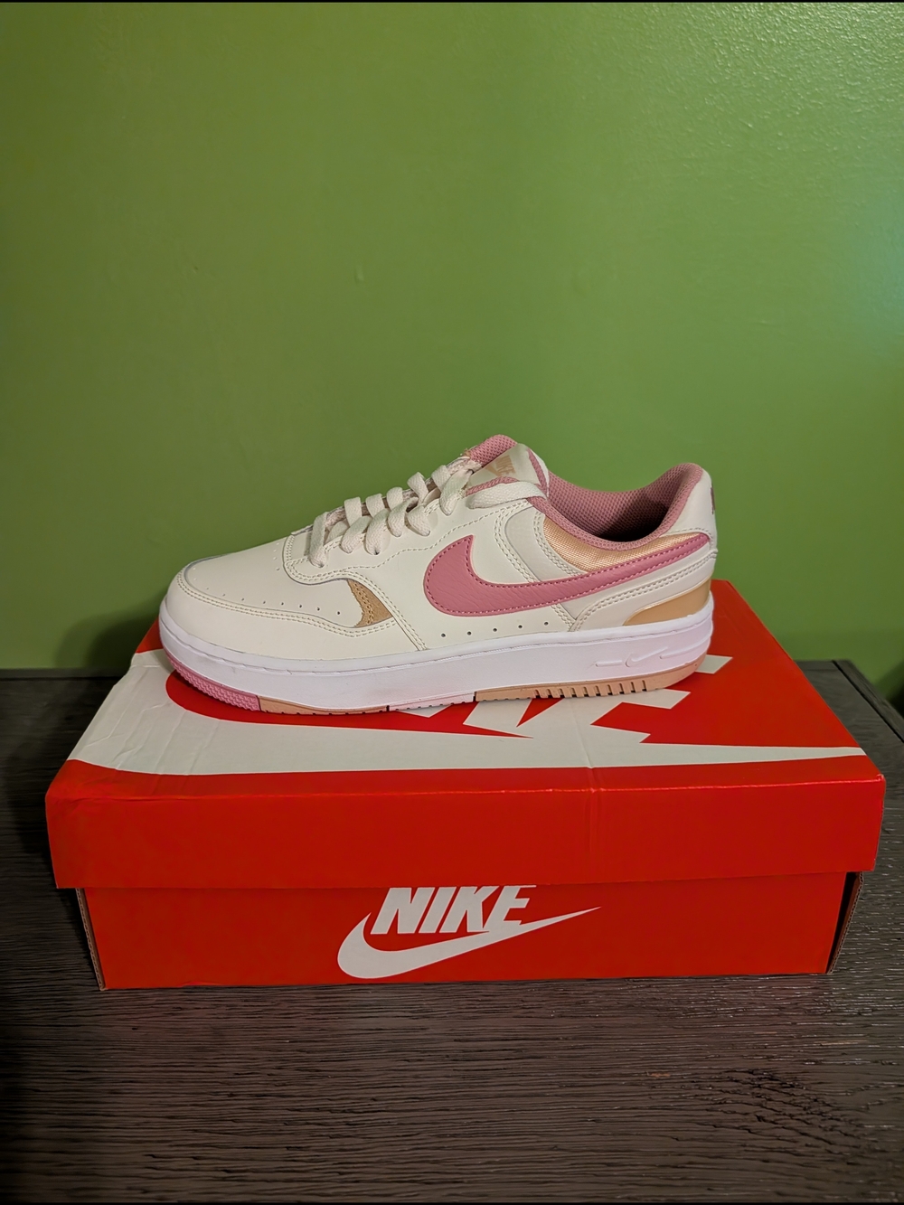 Nike Gamma Force - Cream & Pink Sneakers